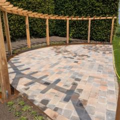 Terras van groot formaat Tumblestones (getrommelde stenen) 20x30x6 Kilimanjaro - Hoveniersbedrijf C.K. van Mourik de hovenier voor West Betuwe, Tiel, Culemborg, Geldermalsen, Buren