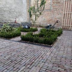 Waaltjes met lijngoten als afwatering - Hoveniersbedrijf C.K. van Mourik