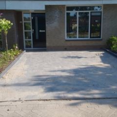 Oprit met betontegels 20x30x8 - Hoveniersbedrijf C.K. van Mourik hovenier voor Geldermalsen Tiel Culemborg