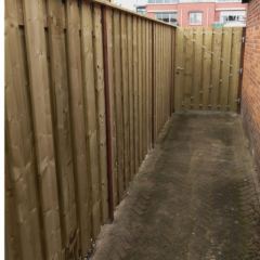 Schutting aan hardhouten palen en brede tuinpoort van 120 cm - Hoveniersbedrijf C.K. van Mourik Buurmalsen West-Betuwe Buren Tiel Culemborg