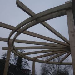 Pergola halve cirkel, straal 2 meter, vurenhout - Hoveniersbedrijf C.K. van Mourik Geldermalsen Tiel Culemborg