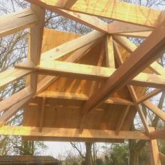 Tuinprieel in wording op gestorte betonpoeren - Hoveniersbedrijf C.K. van Mourik West Betuwe, Tiel, Culemborg, Geldermalsen, Buren