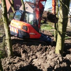 Grondwerk met Midi-kraan-Hoveniersbedrijf C.K. van Mourik