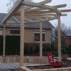 De ronde pergola volgens ons eigen ontwerp- Hoveniersbedrijf C.K. van Mourik