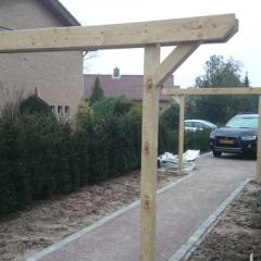 Pergola\'s als poorten over het pad- Hoveniersbedrijf C.K. van Mourik