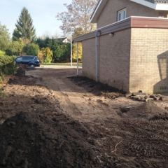 Na het leeghalen van de tuin begint het herinrichten - Hoveniersbedrijf C.K. van Mourik