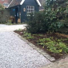 Schots graniet 8/16 met rand van Kinderkoppen / Noors graniet - Hoveniersbedrijf C.K. van Mourik