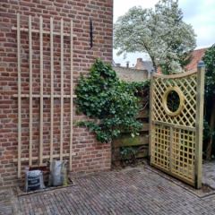 Trellis tuinscherm en klimrekken op maat gemaakt. Hoveniersbedrijf C.K. van Mourik