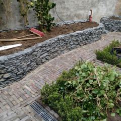 Tuinmuurtje "Engelse stijl" Hoveniersbedrijf C.K. van Mourik