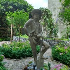 Tuinbeeld in kleine stadstuin. Hoveniersbedrijf C.K. van Mourik