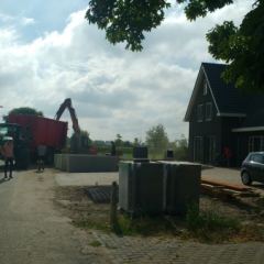 Beplanting verwijderen met grof materieel. Hoveniersbedrijf C.K. van Mourik Geldermalsen - Tiel - Culemborg