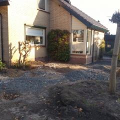 Het leeghalen van een voortuin Hoveniersbedrijf C.K. van Mourik Geldermalsen - Tiel - Culemborg