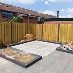Complete tuinaanleg met tuinschutting, bestrating en terrasoverkapping houtwerk  - Hoveniersbedrijf C.K. van Mourik West-Betuwe Geldermalsen Tiel Culemborg