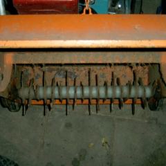 Verticuteermachine voor verwijderen van vilt en mos uit gazons - Hoveniersbedrijf C.K. van Mourik