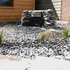 Water-element in combinatie met basalt split - Hoveniersbedrijf C.K. van Mourik West Betuwe, Tiel, Culemborg, Geldermalsen, Buren